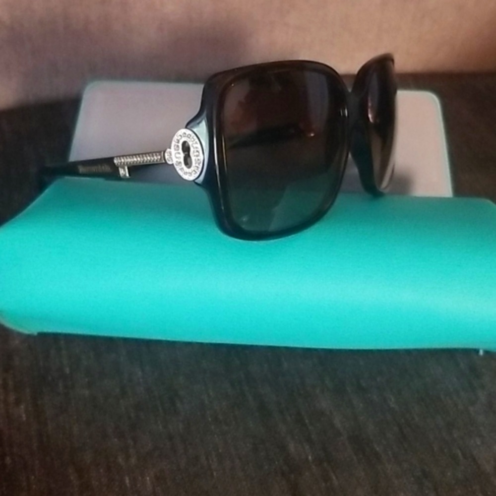 Tiffany & Co Sunglasses SKU:TF4043B8015/3B 56 16 135 3N